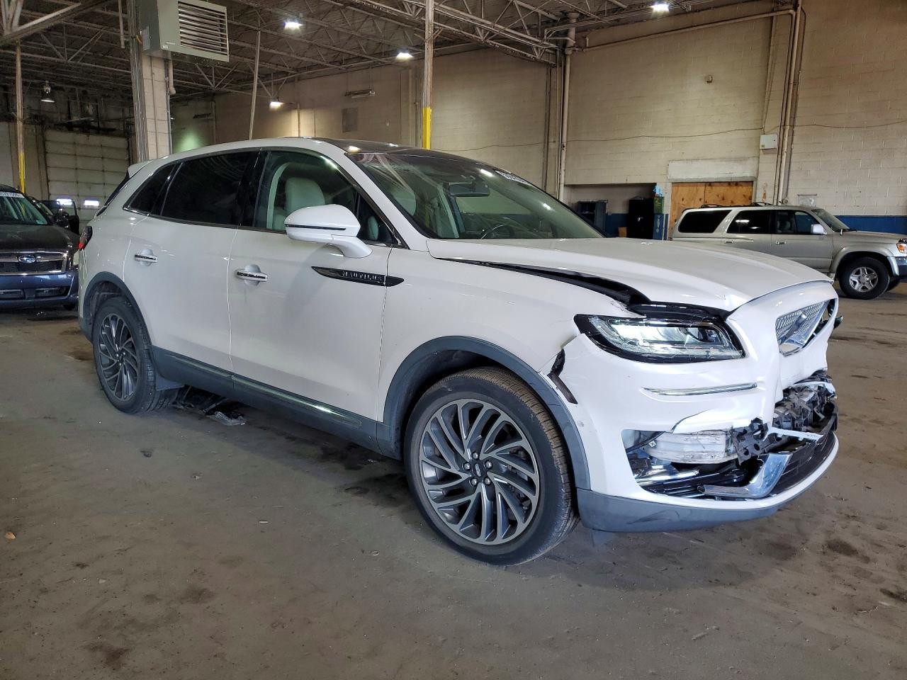 2019 Lincoln Nautilus Reserve - Image 4