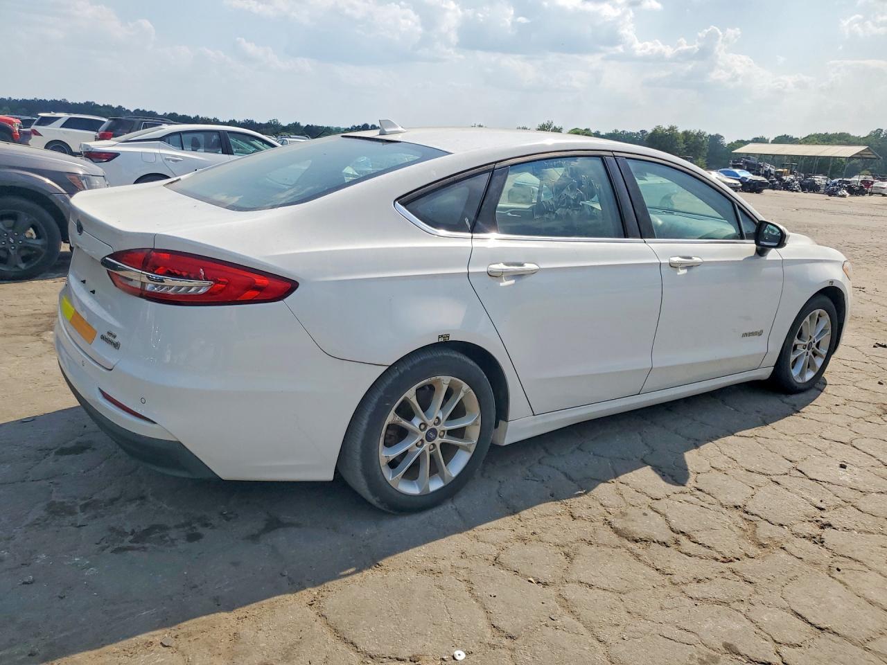 2019 Ford Fusion Se - Image 3