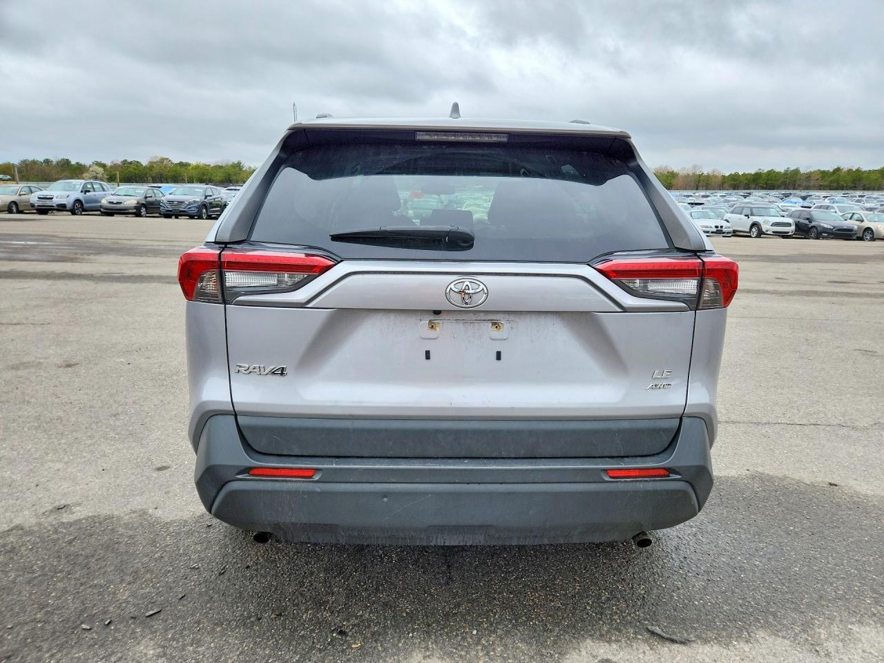 2020 Toyota Rav4 Le - Фото 6