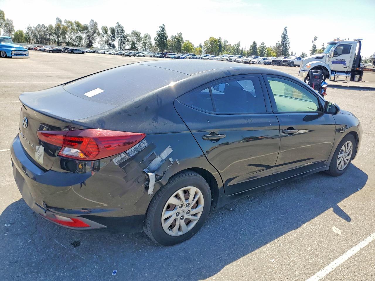 2020 Hyundai Elantra Se - Image 3