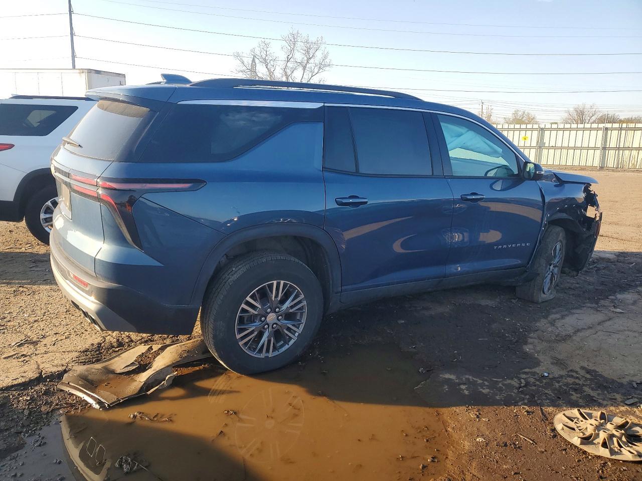 2025 Chevrolet Traverse Lt - Image 3