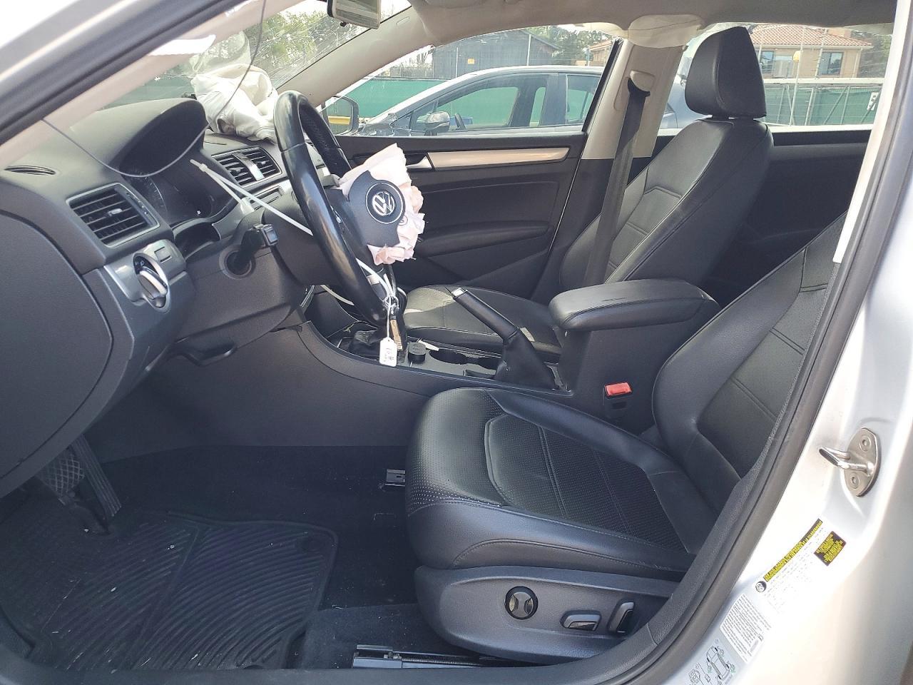 2015 Volkswagen Passat S - Фото 7
