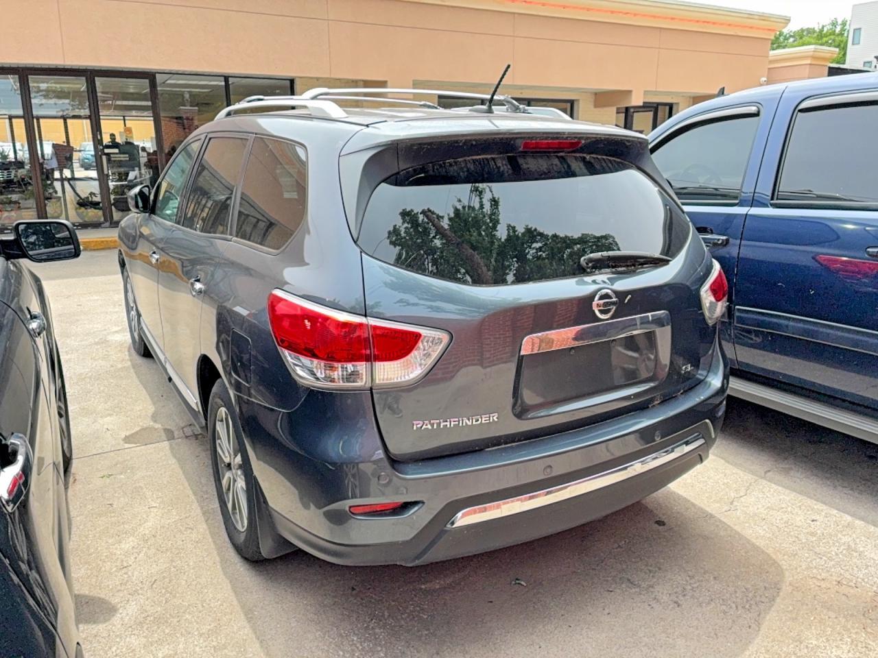 2013 Nissan Pathfinder S - Фото 3