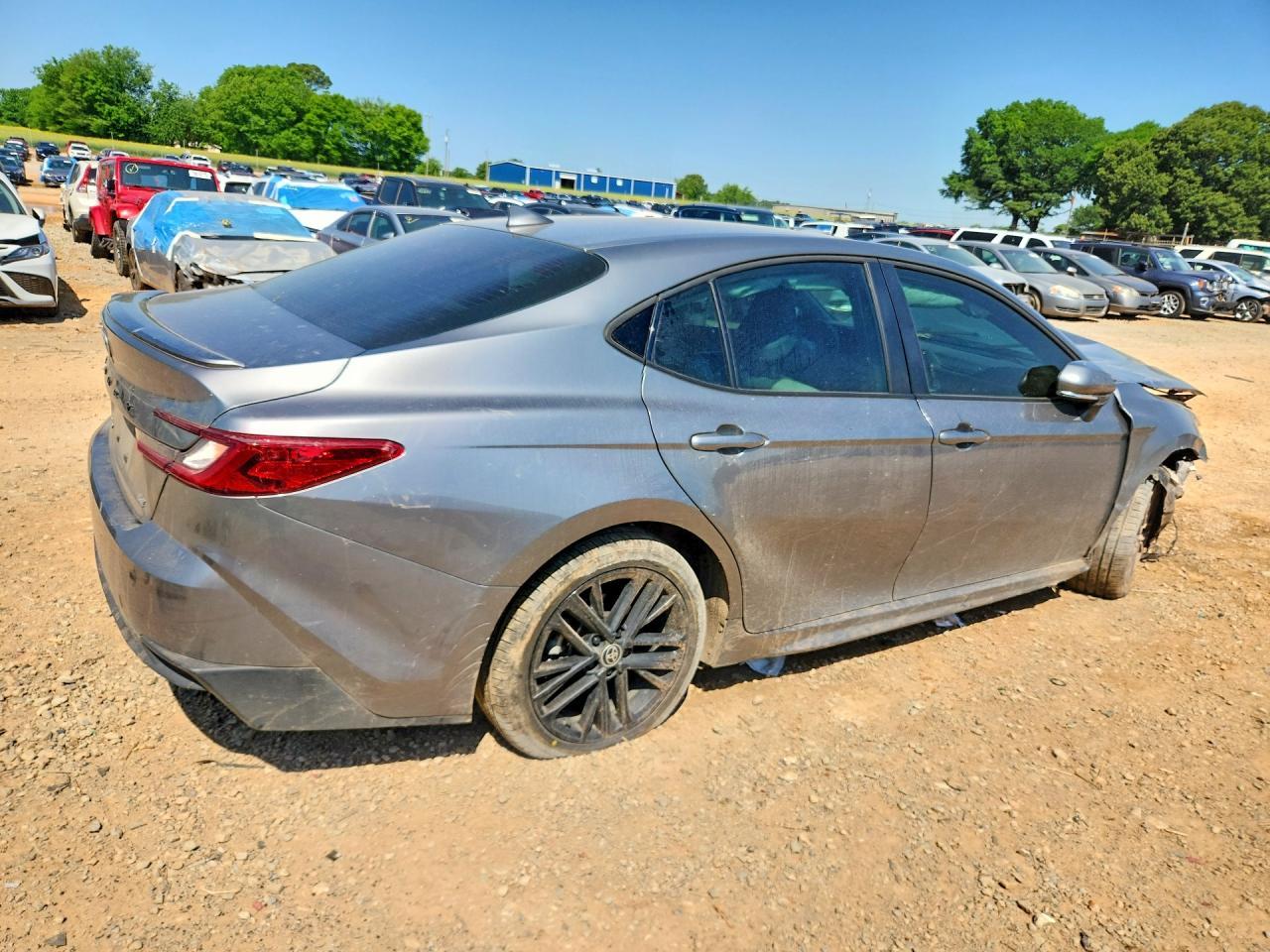 2025 Toyota Camry Se - Фото 3