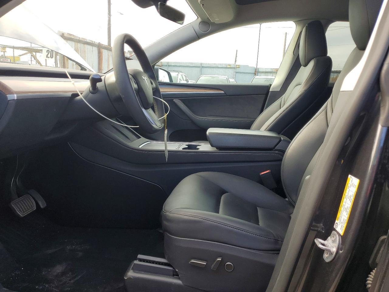 2025 Tesla Model Y - Фото 7