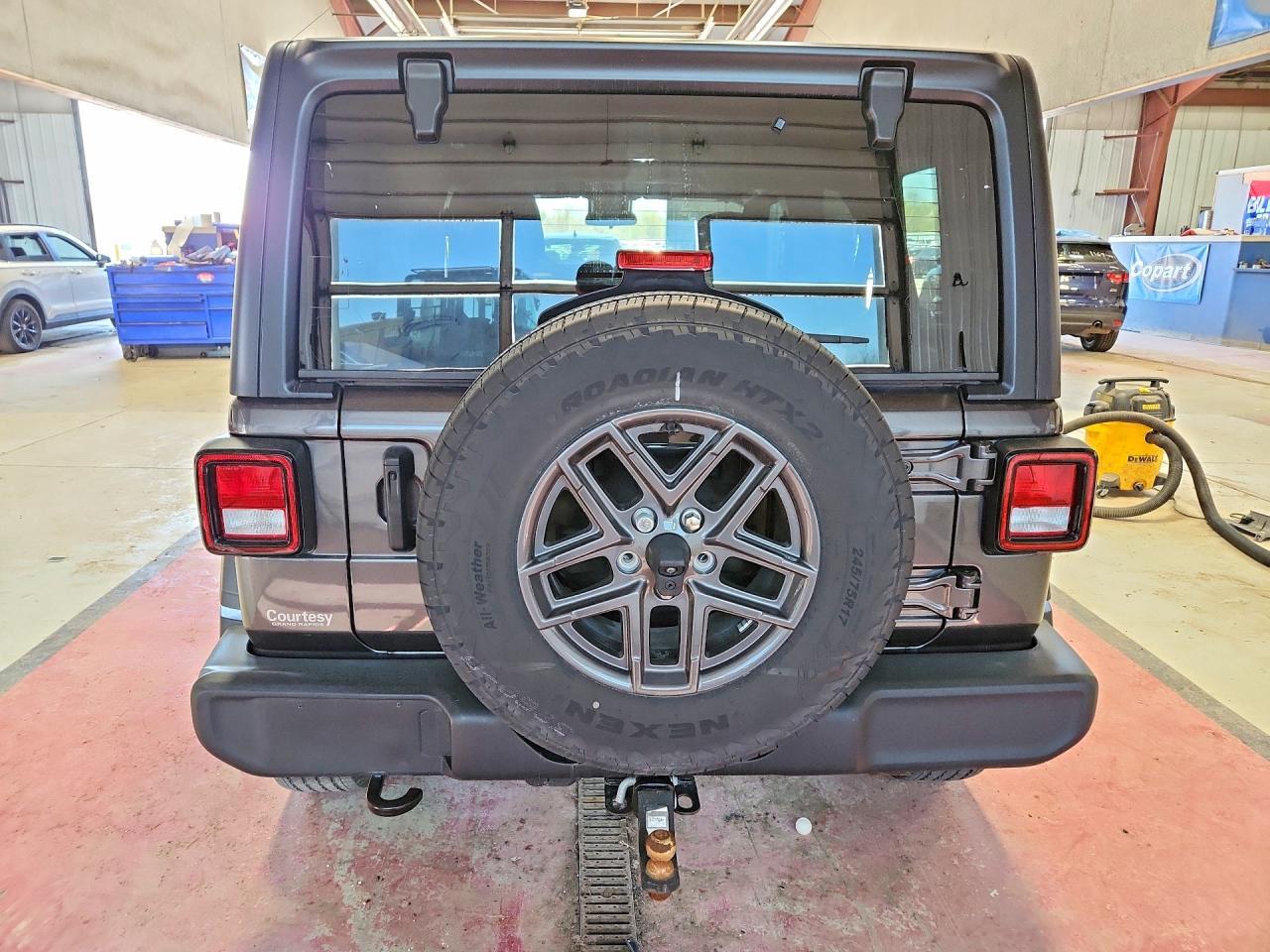 2024 Jeep Wrangler Sport - Фото 6