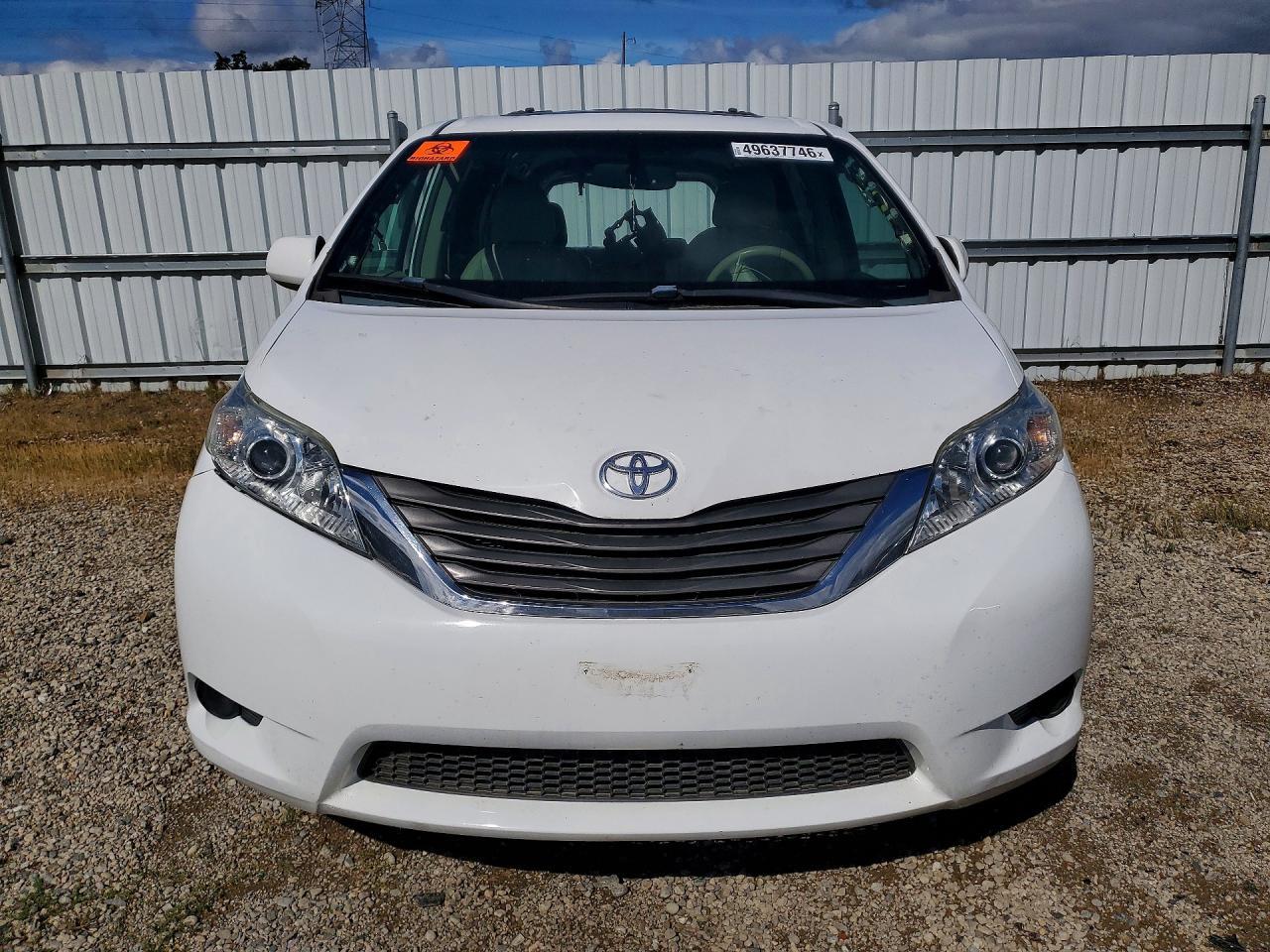 2013 Toyota Sienna Xle 8-Passenger - Фото 5