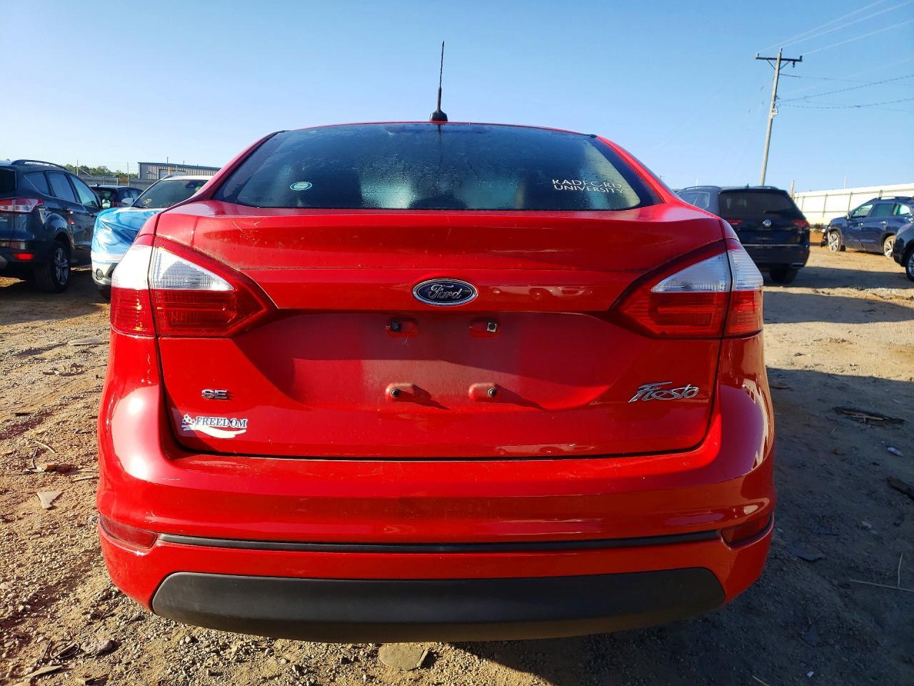 2015 Ford Fiesta Se - Фото 6