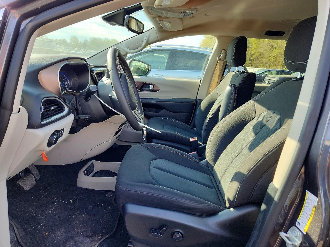 2023 Chrysler Voyager Lx - Фото 7