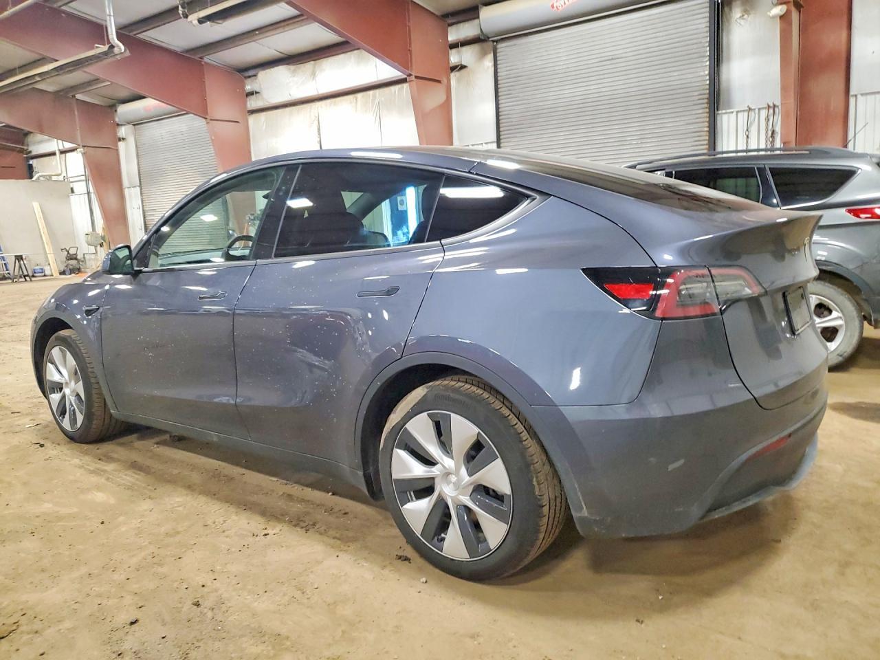 2023 Tesla Model Y - Фото 2