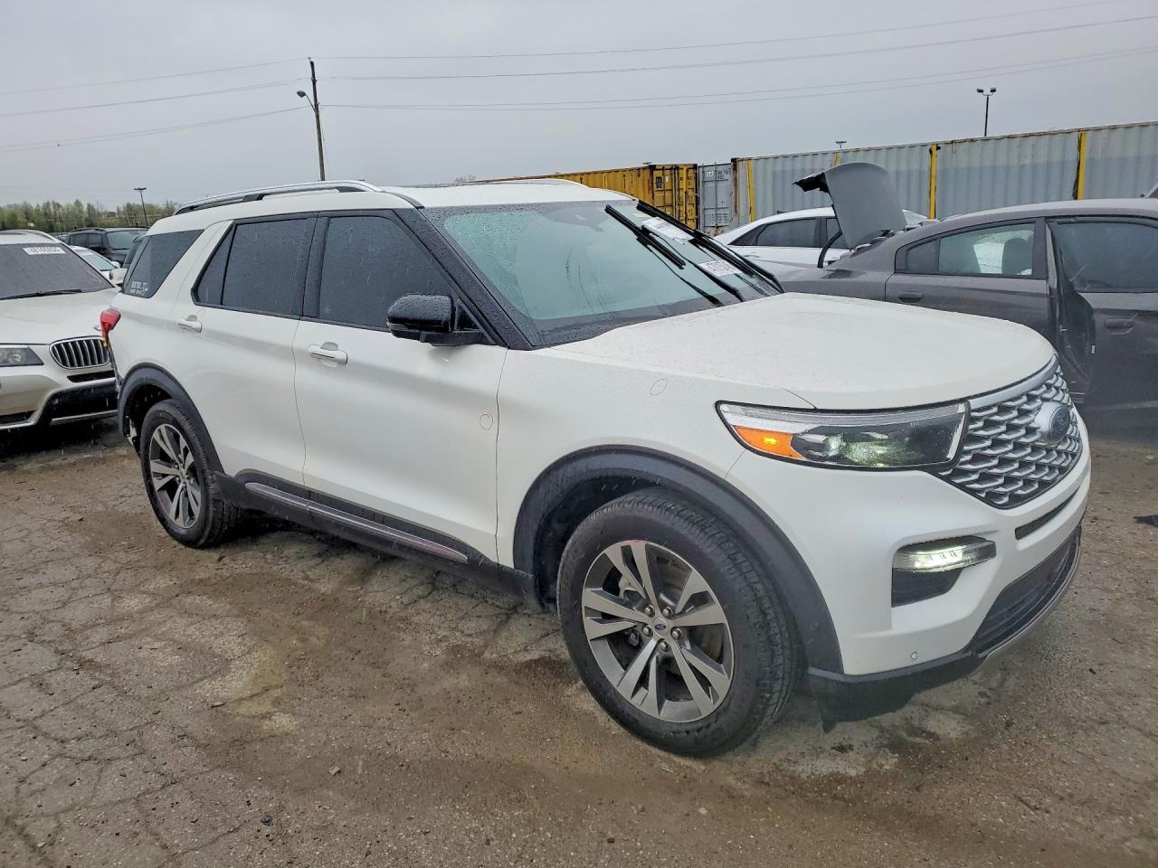 2020 Ford Explorer Platinum - Image 4