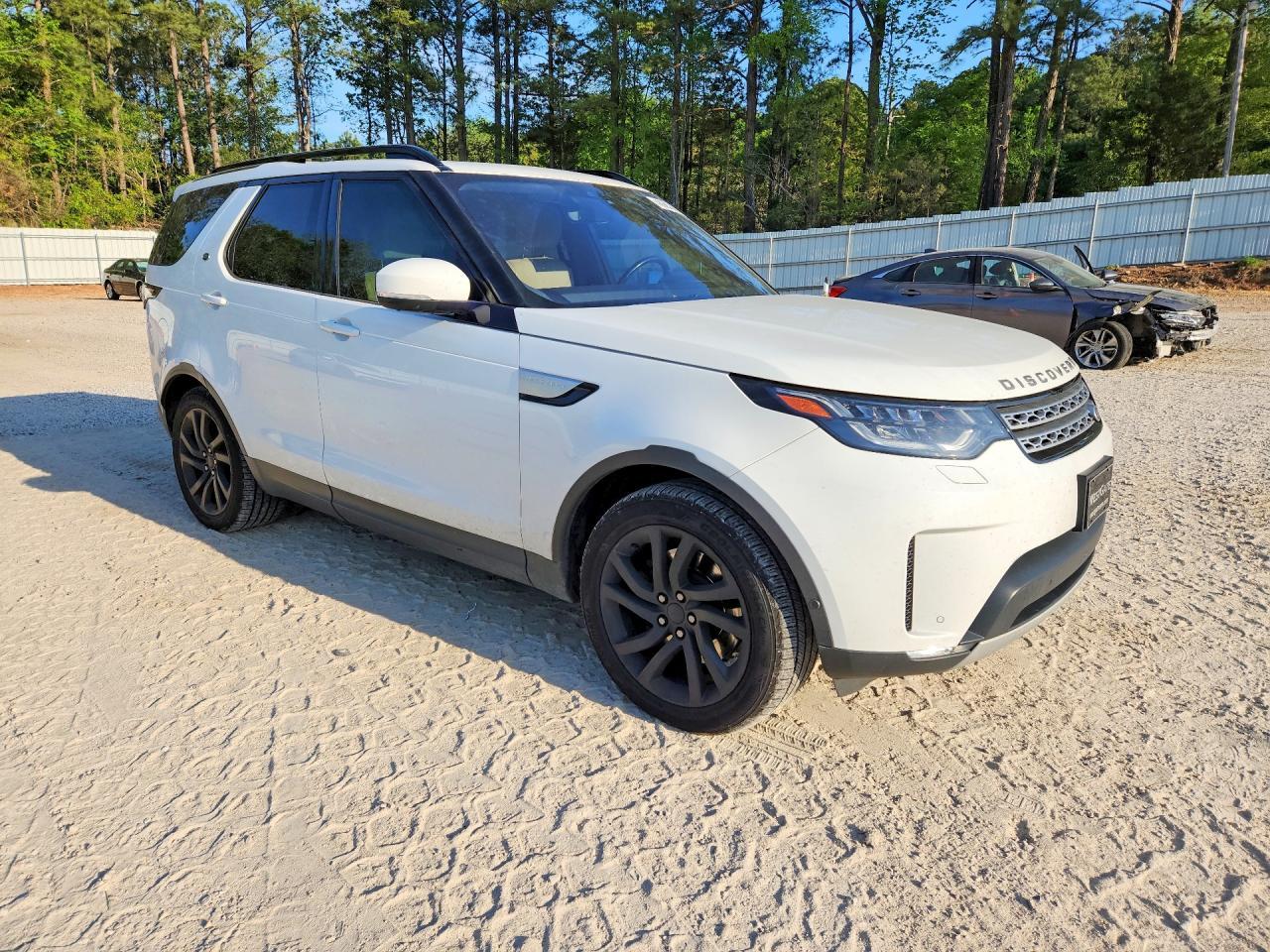 2017 Land Rover Discovery Hse - Image 4