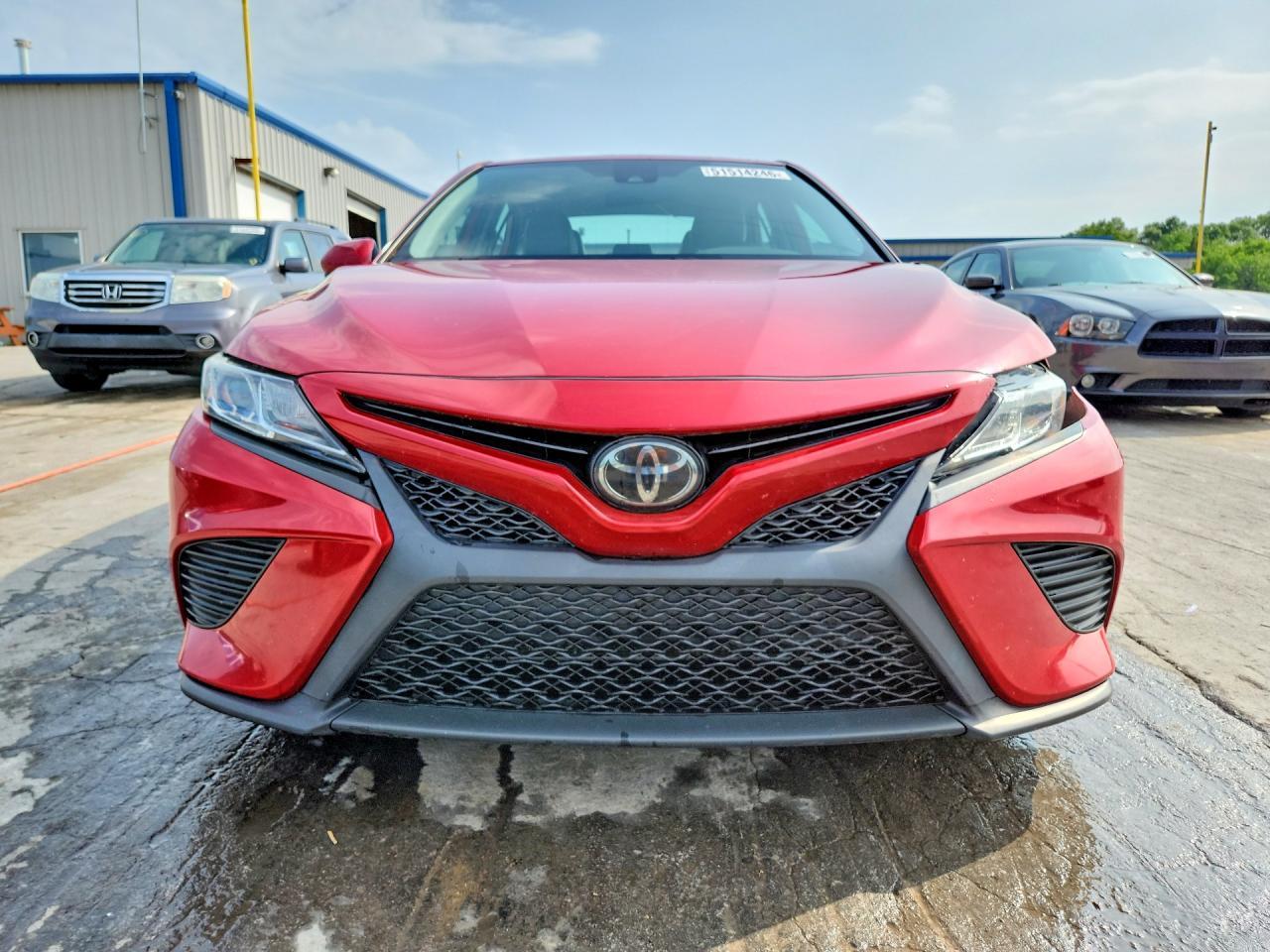 2020 Toyota Camry Se - Фото 5