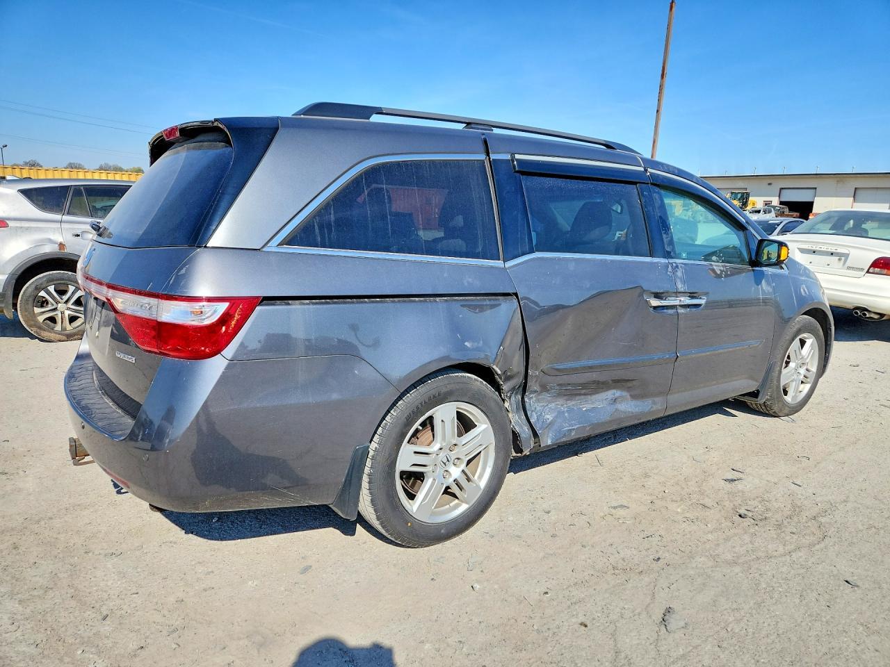2012 Honda Odyssey Touring - Image 3