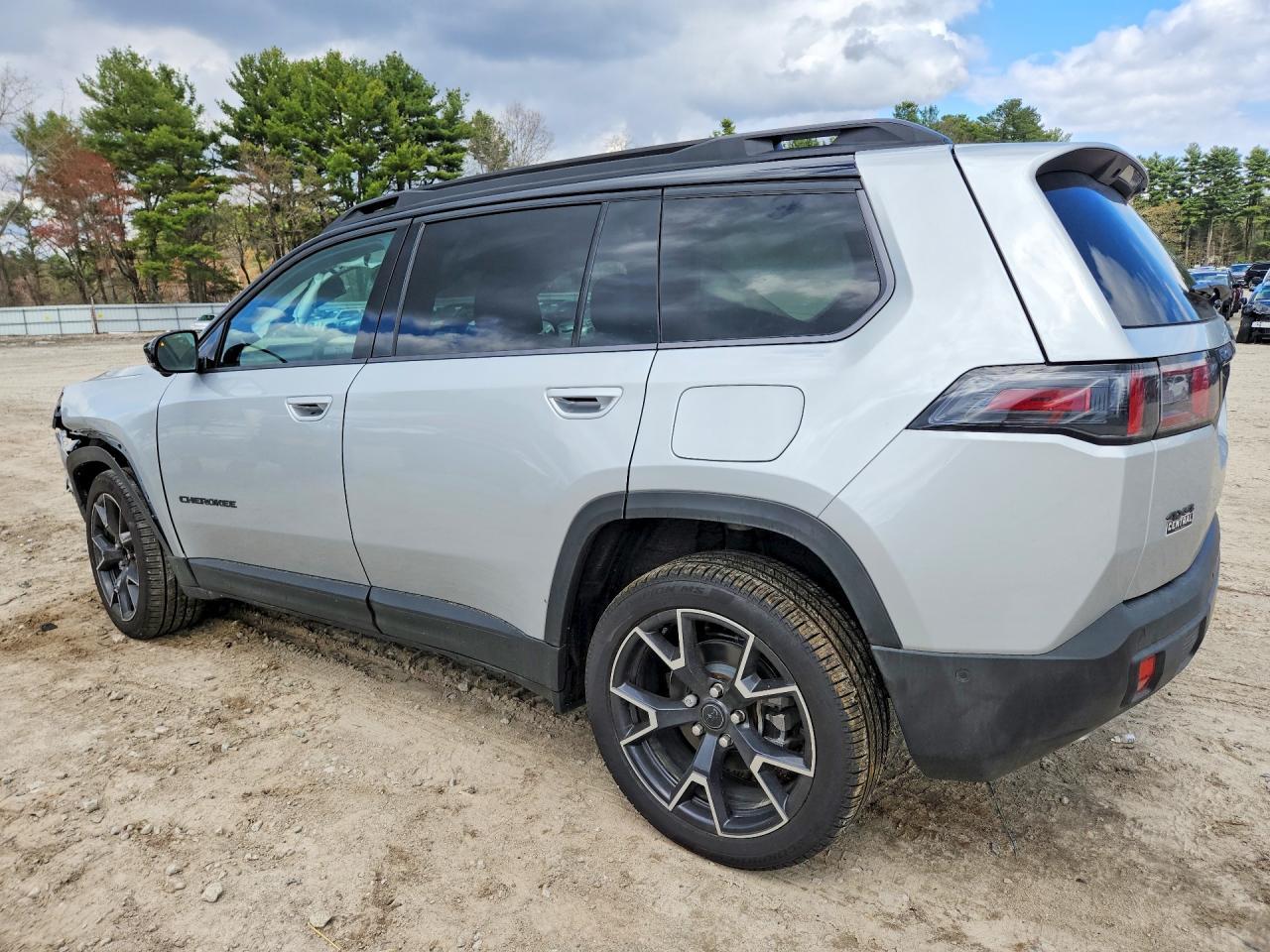 2026 Jeep Cherokee Overland - Image 2