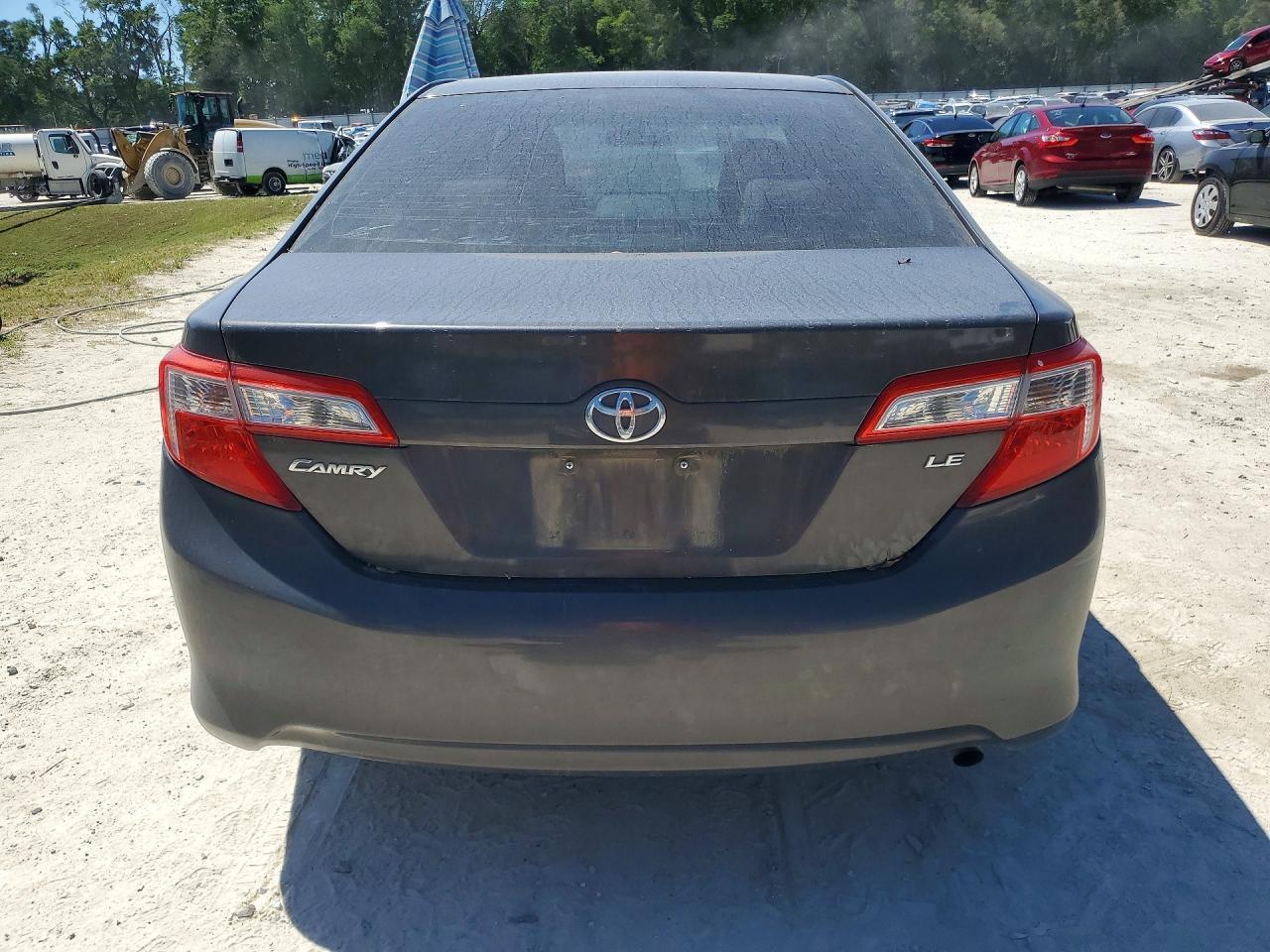 2012 Toyota Camry Le - Фото 6