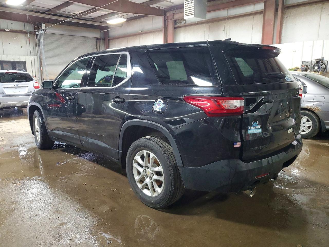 2018 Chevrolet Traverse Ls - Фото 2