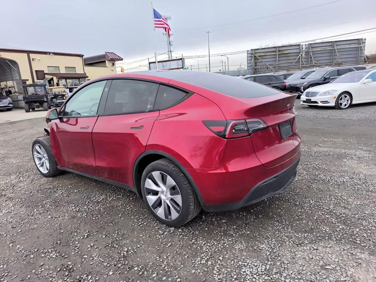 2024 Tesla Model Y - Фото 2
