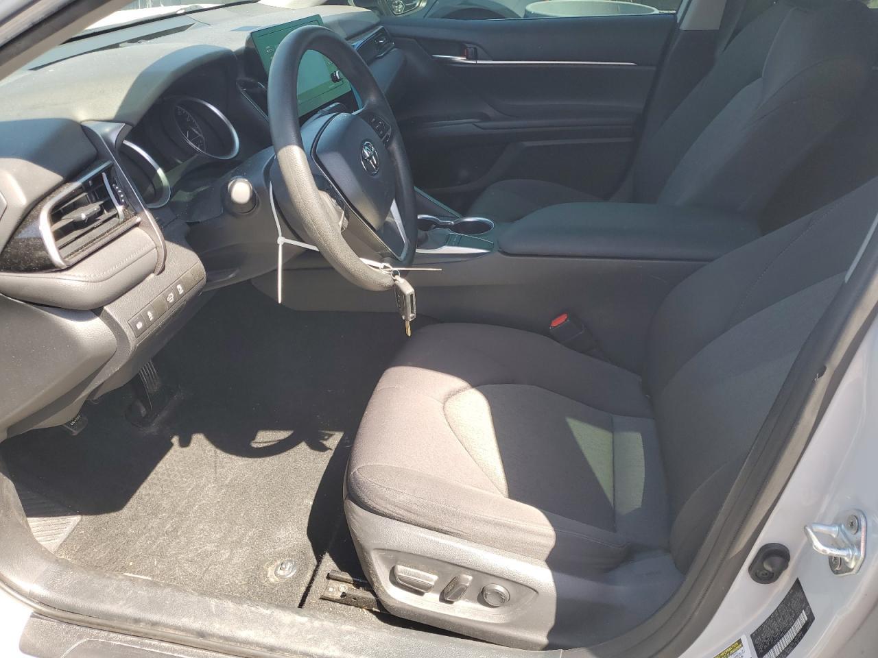 2022 Toyota Camry Le - Фото 7