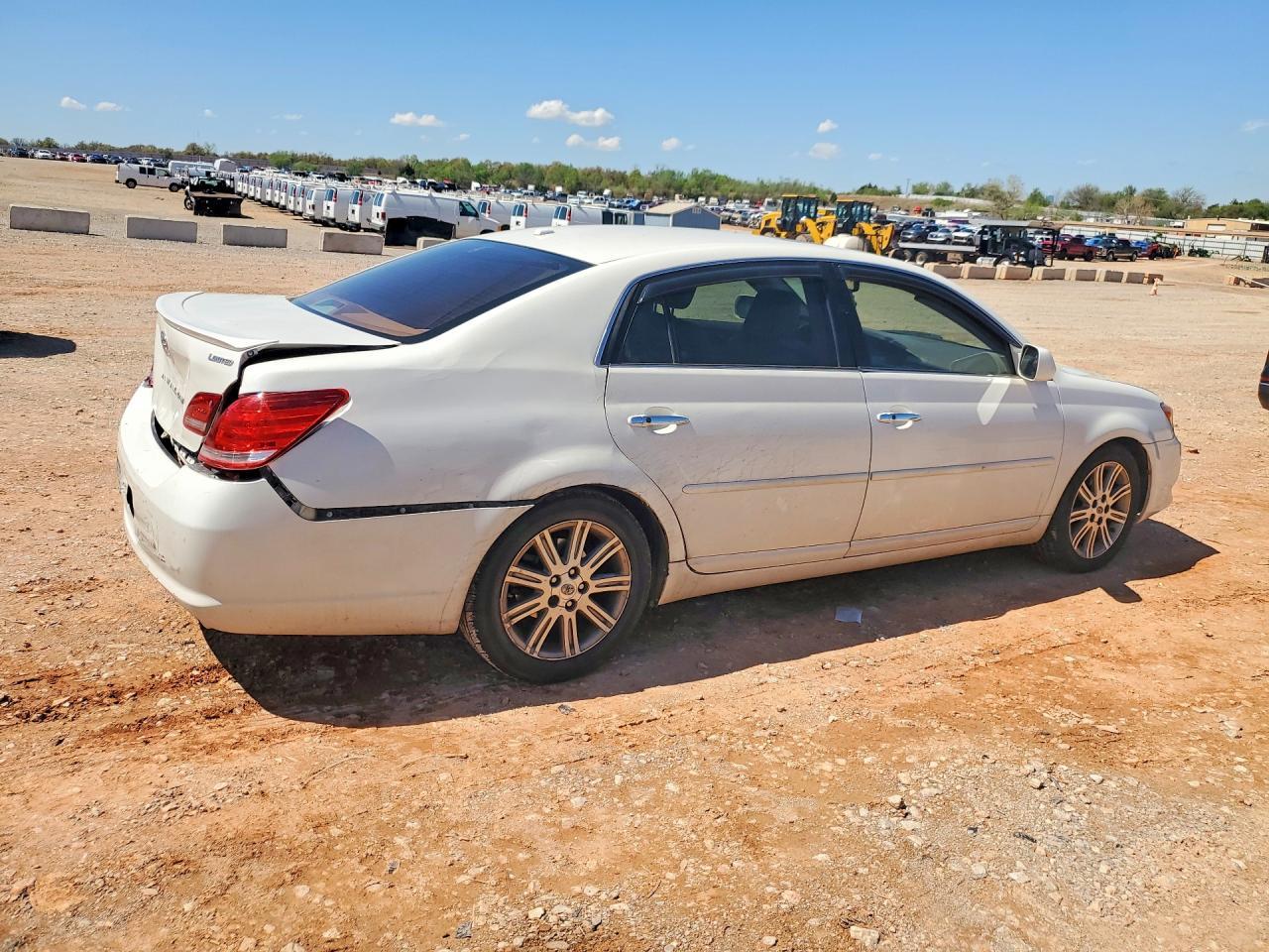 2010 Toyota Avalon Limited - Фото 3