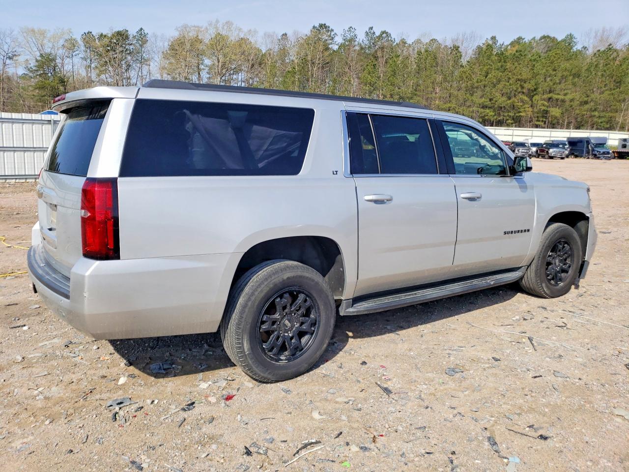 2019 Chevrolet Suburban K1500 Lt - Image 3
