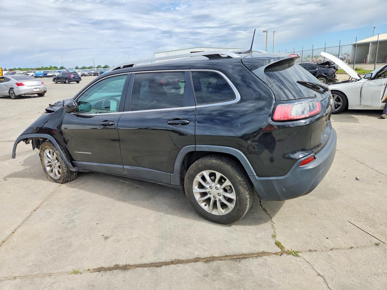 2019 Jeep Cherokee Latitude - Фото 2
