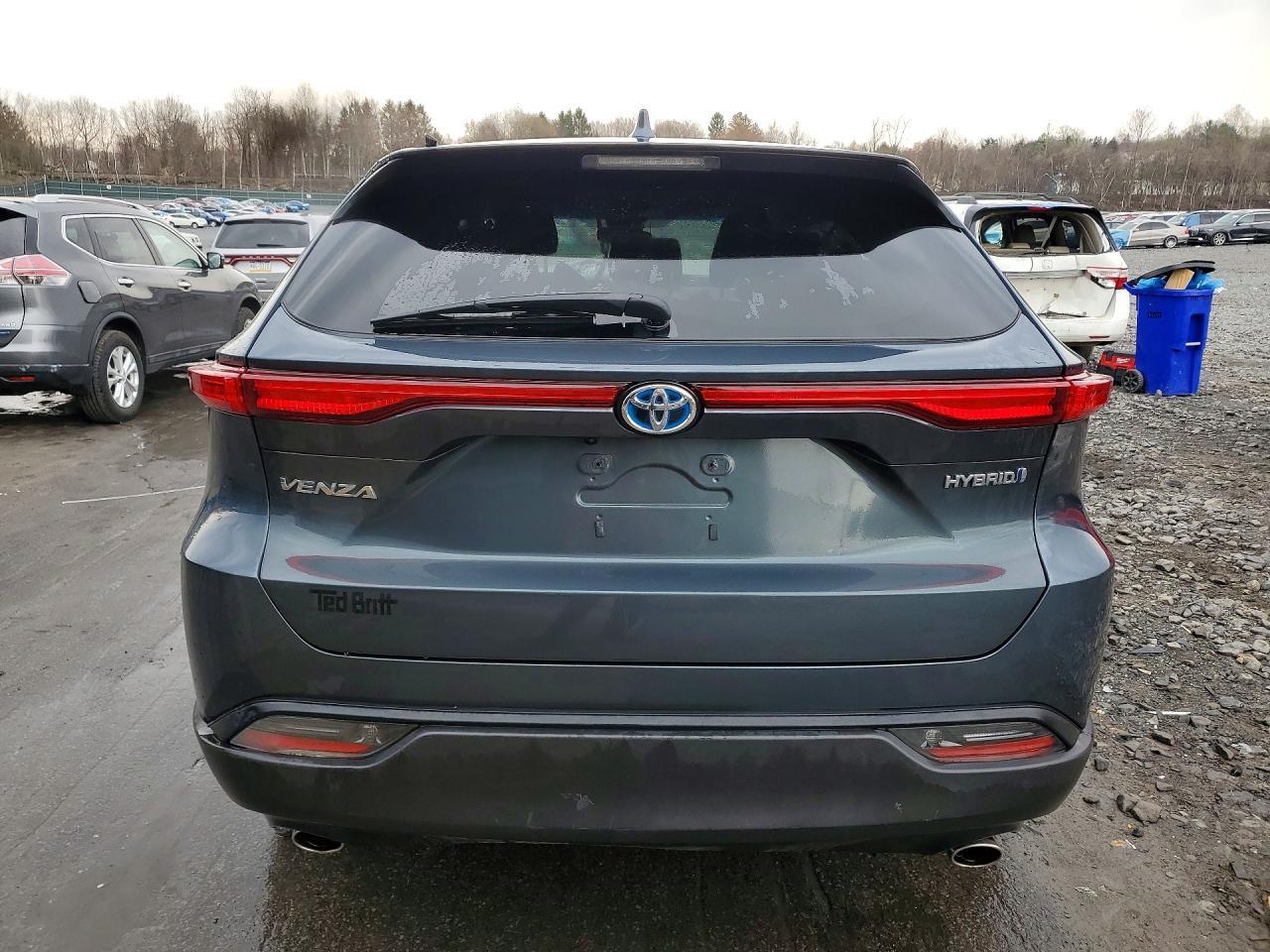 2022 Toyota Venza Le - Image 6