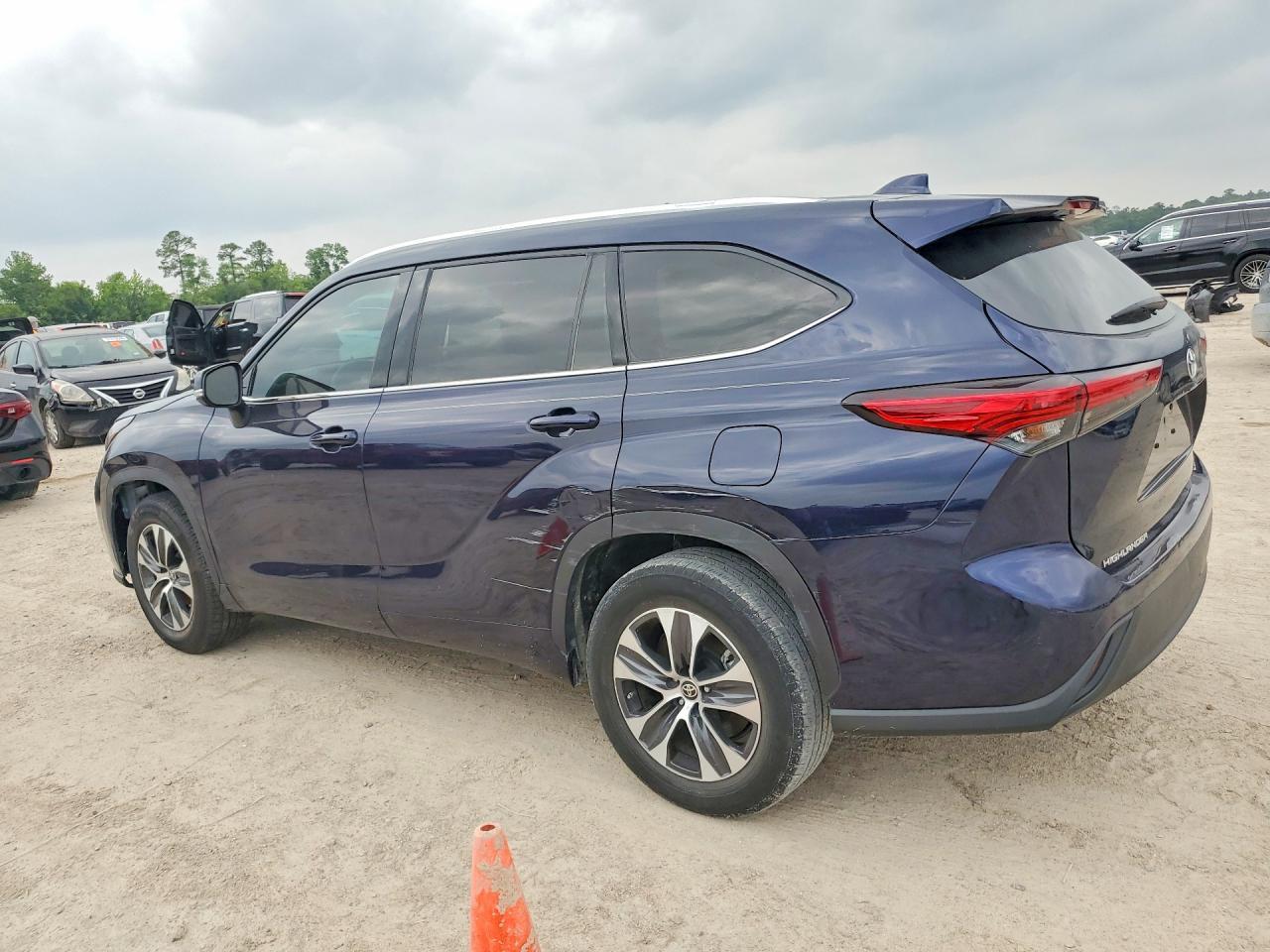 2021 Toyota Highlander Xle - Фото 2