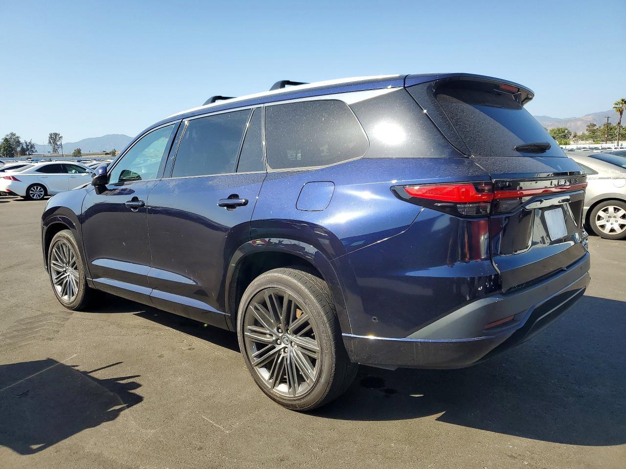 2024 Lexus Tx 550H+ Luxury - Фото 2