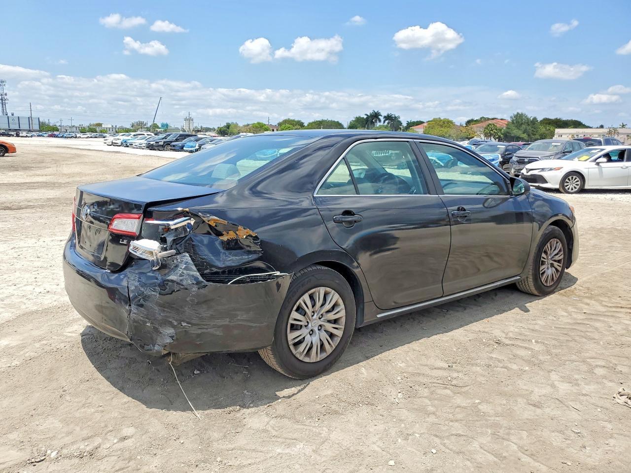 2014 Toyota Camry Le - Image 3