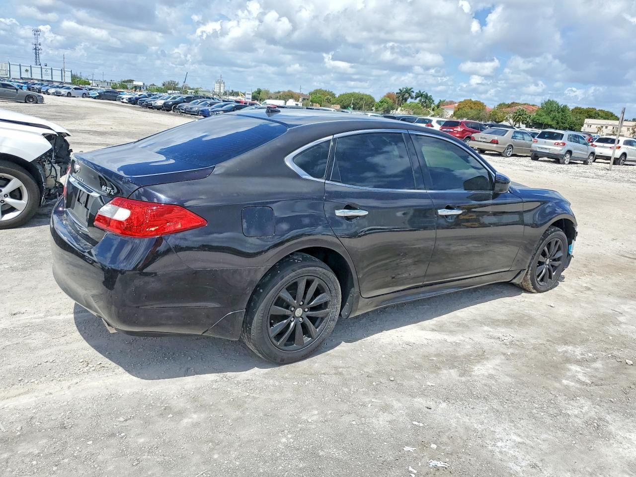2012 Infiniti M37 X - Image 3