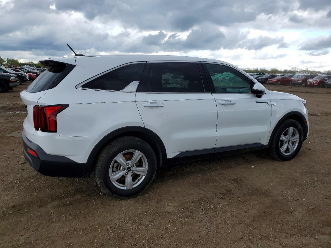 2023 Kia Sorento Lx - Image 3