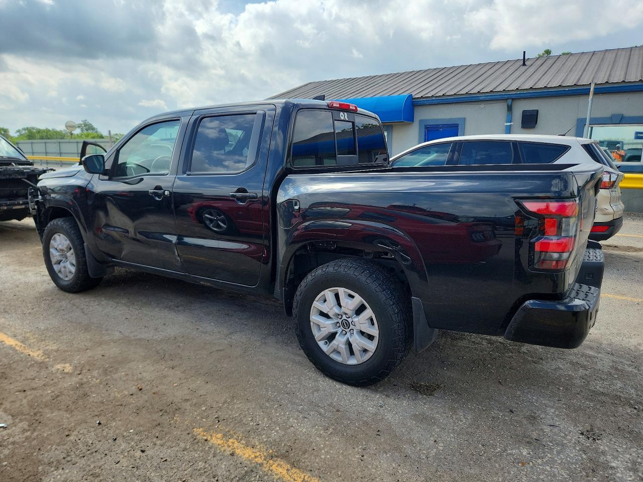2022 Nissan Frontier Sv - Image 2