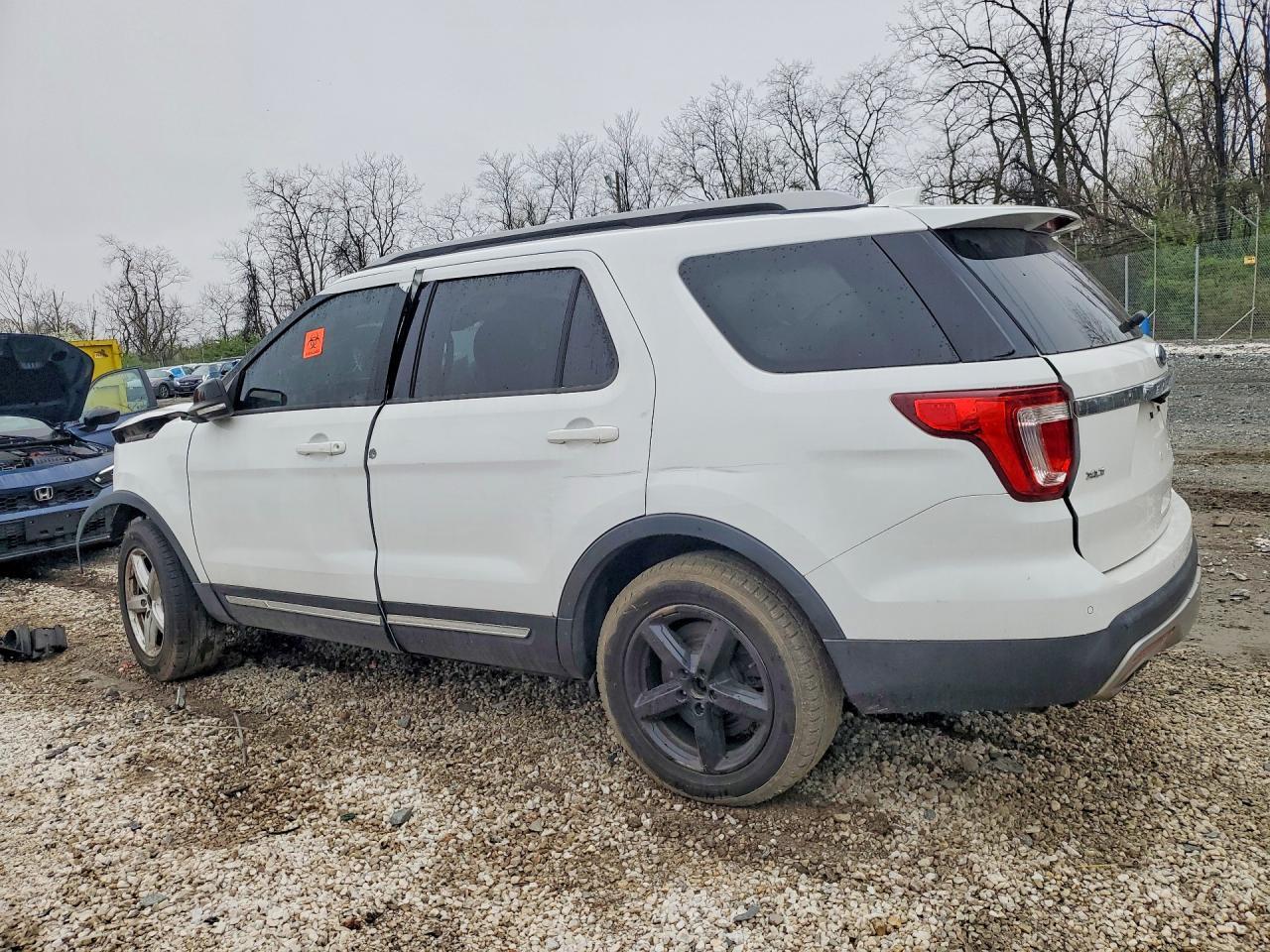 2017 Ford Explorer Xlt - Фото 2