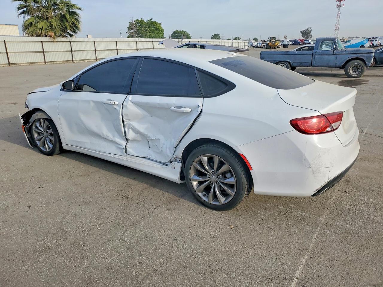 2015 Chrysler 200 S - Image 2