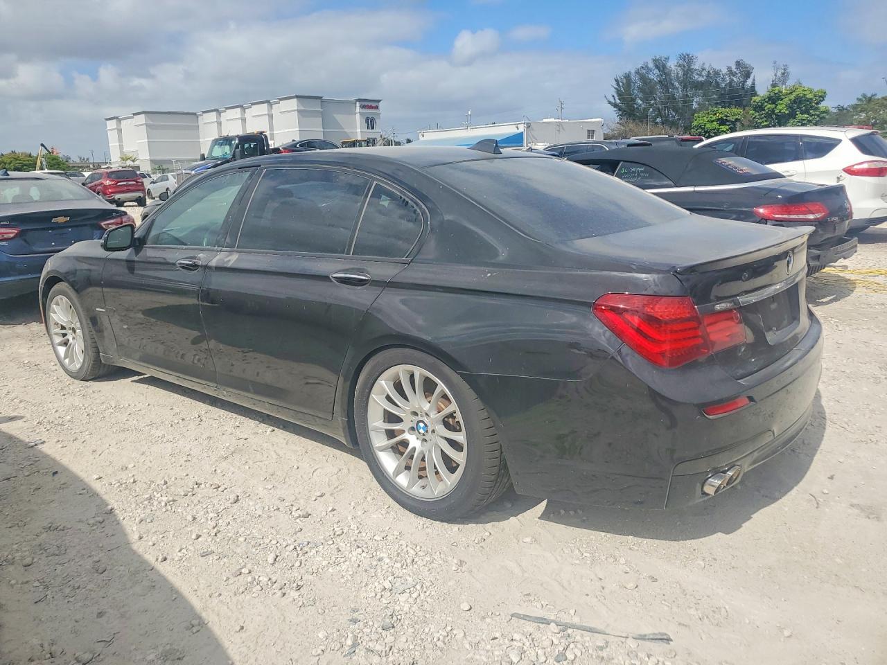 2013 BMW 750 Li - Фото 2