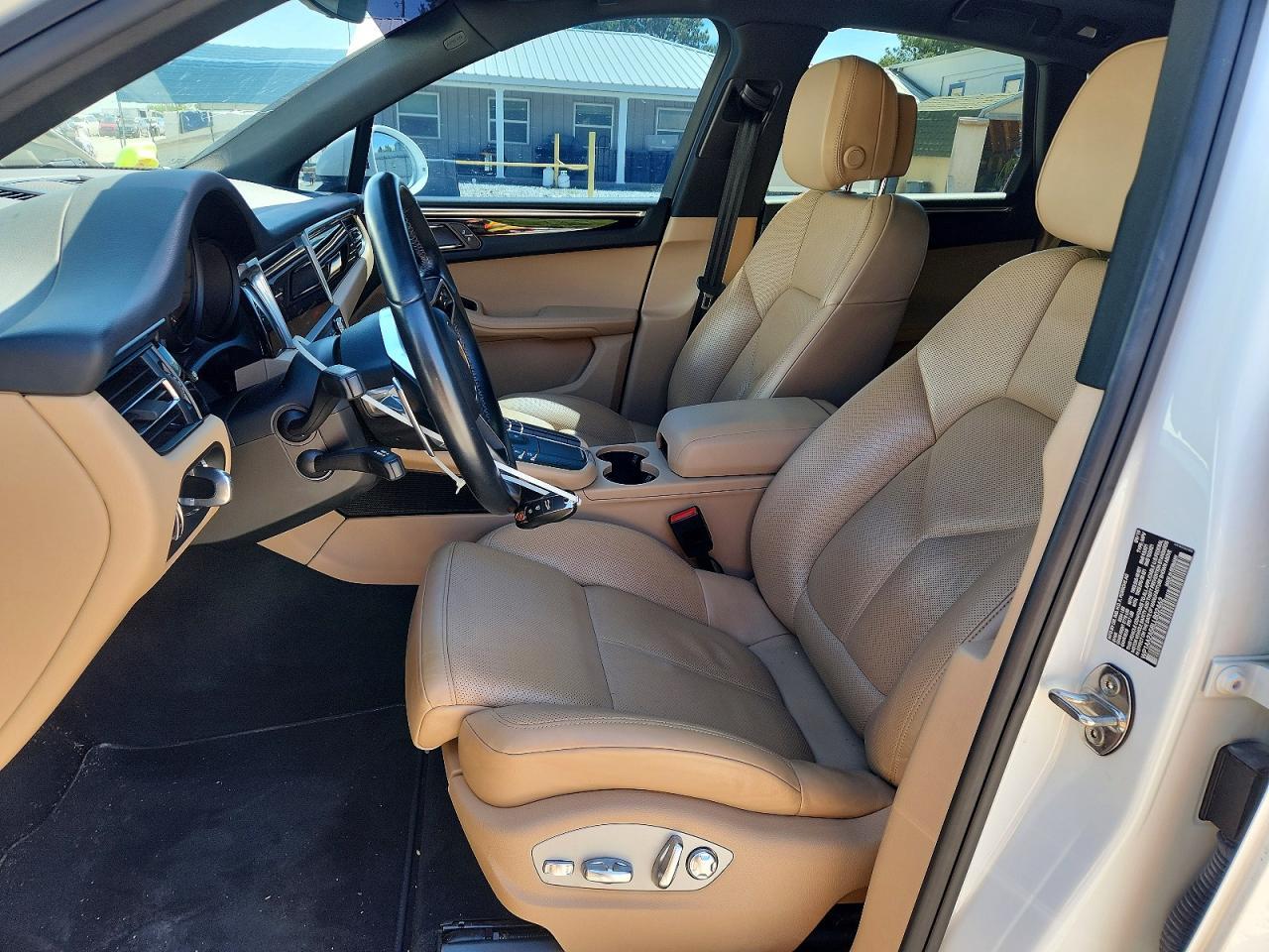 2020 Porsche Macan - Image 7