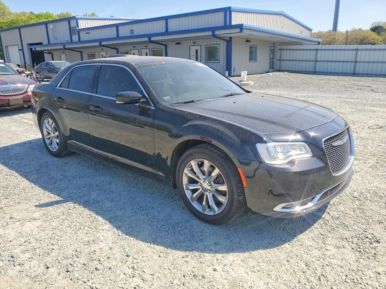 2018 Chrysler 300 Touring - Image 4