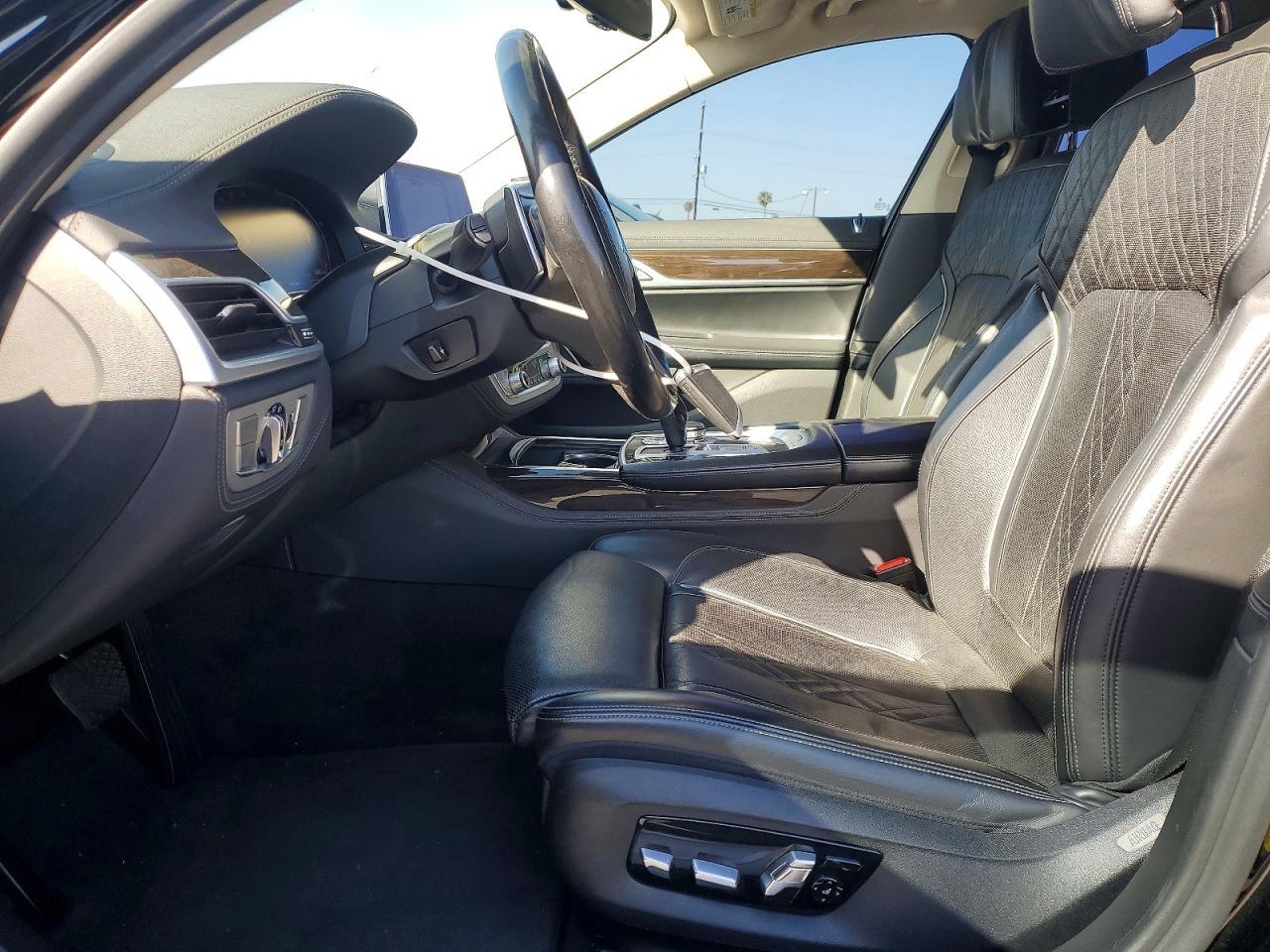 2020 BMW 740 I - Фото 7