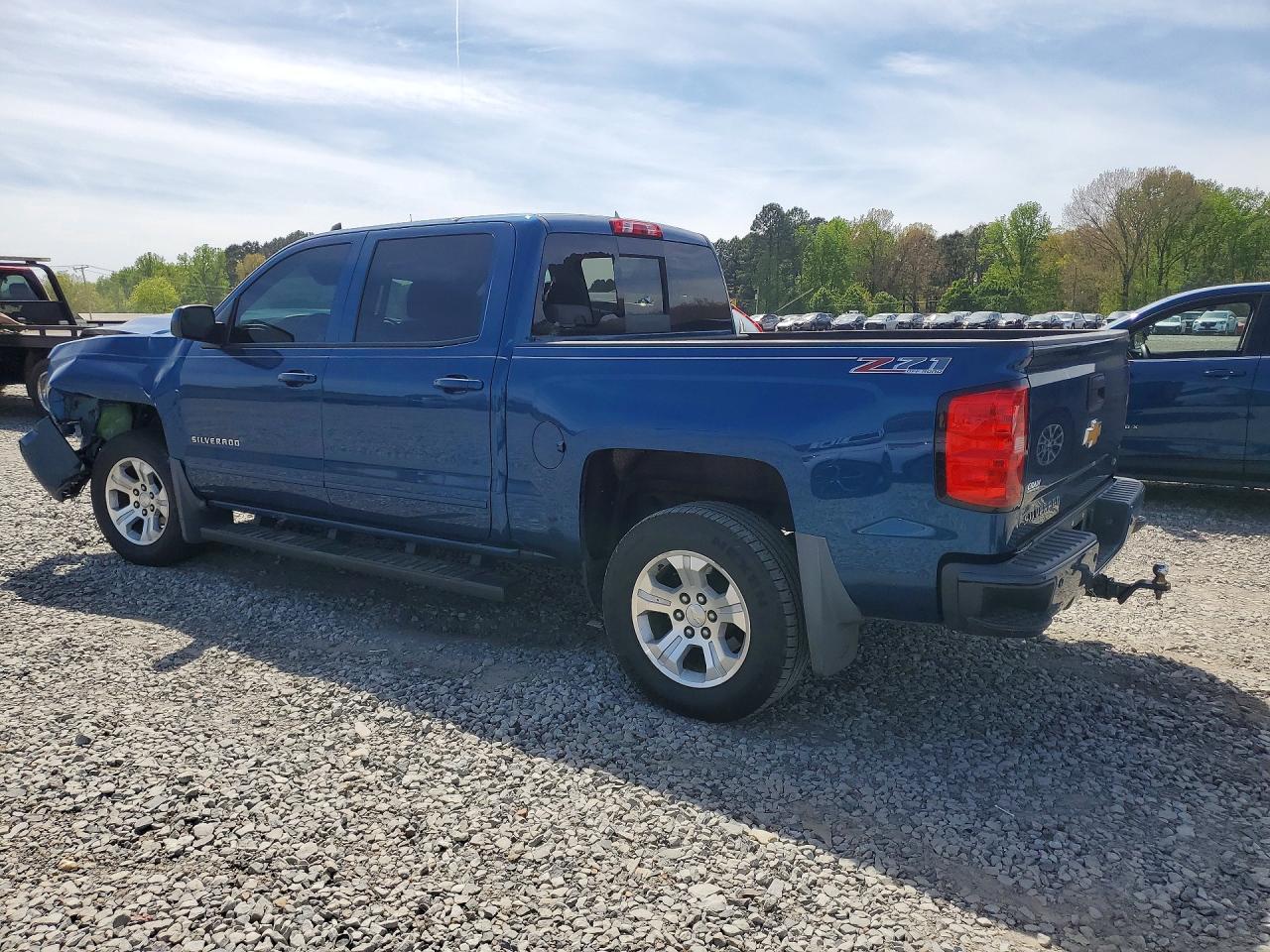 2017 Chevrolet Silverado - Фото 2