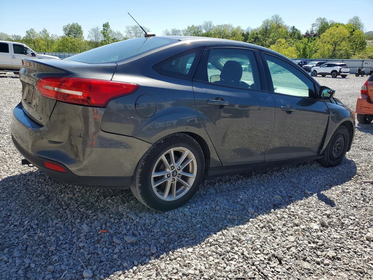 2017 Ford Focus Se - Image 3