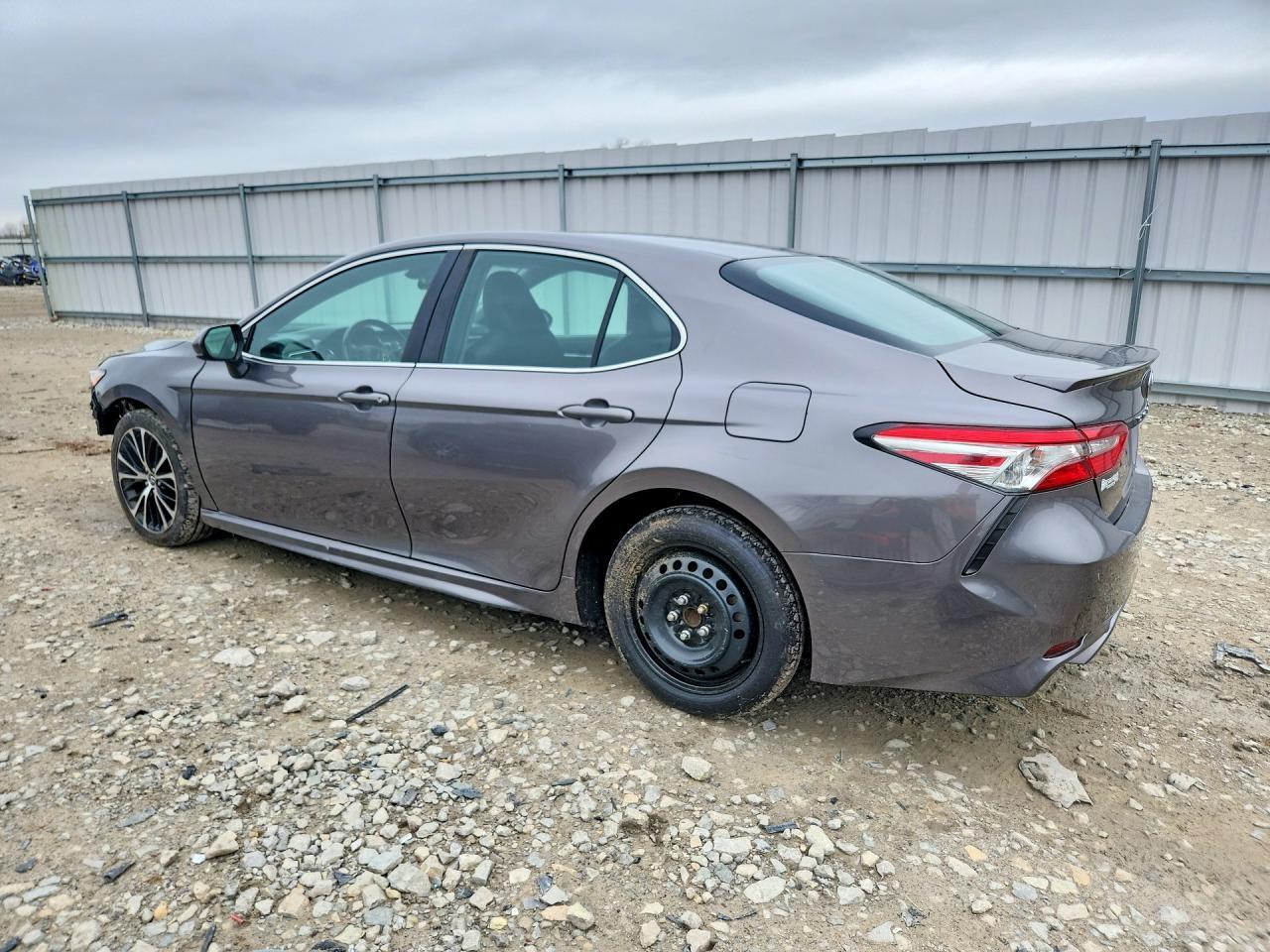 2018 Toyota Camry Se - Фото 2