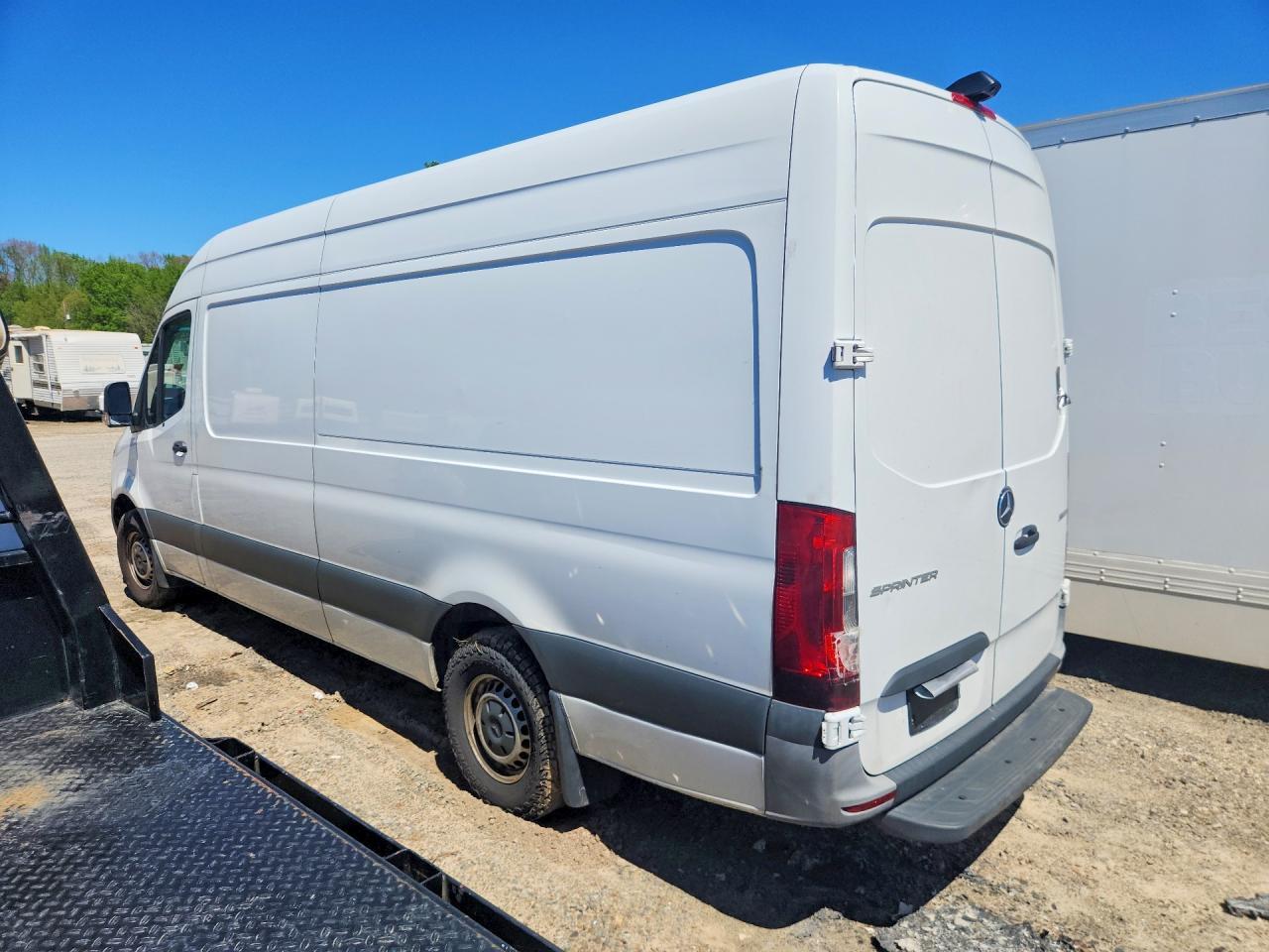 2022 Mercedes Benz Sprinter 2500 Delivery Van - Фото 2