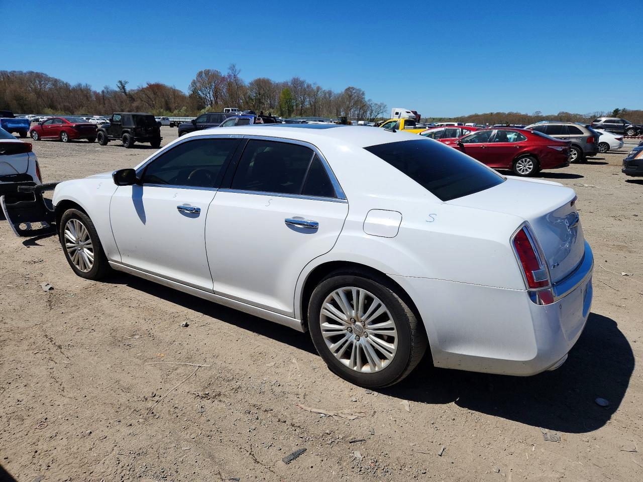2013 Chrysler 300C - Фото 2