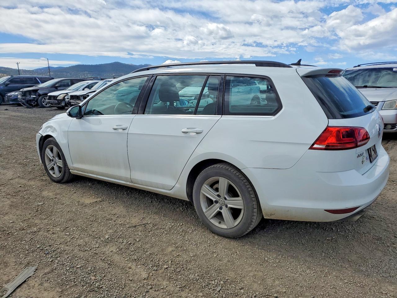 2015 Volkswagen Golf Sportwagen Tdi S - Image 2