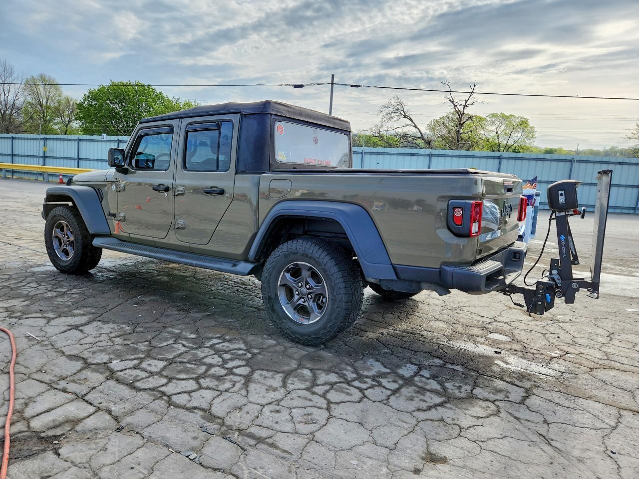 2020 Jeep Gladiator Sport - Фото 2