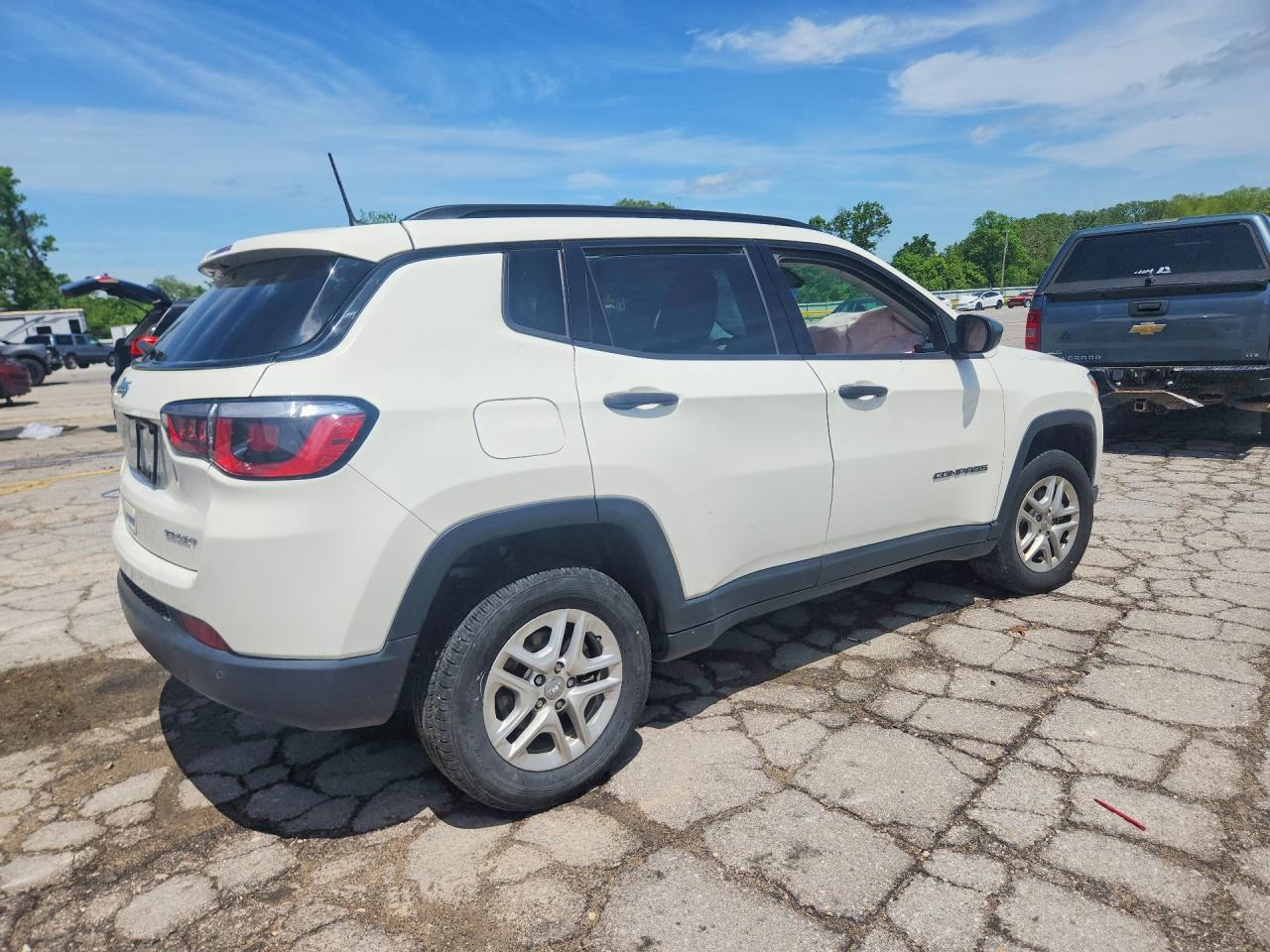 2017 Jeep Compass Sport - Фото 3