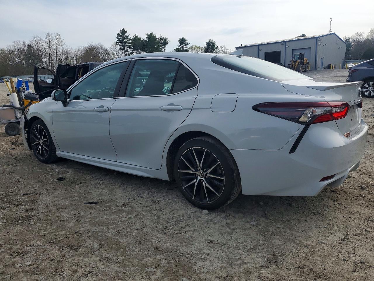 2022 Toyota Camry Se - Фото 2