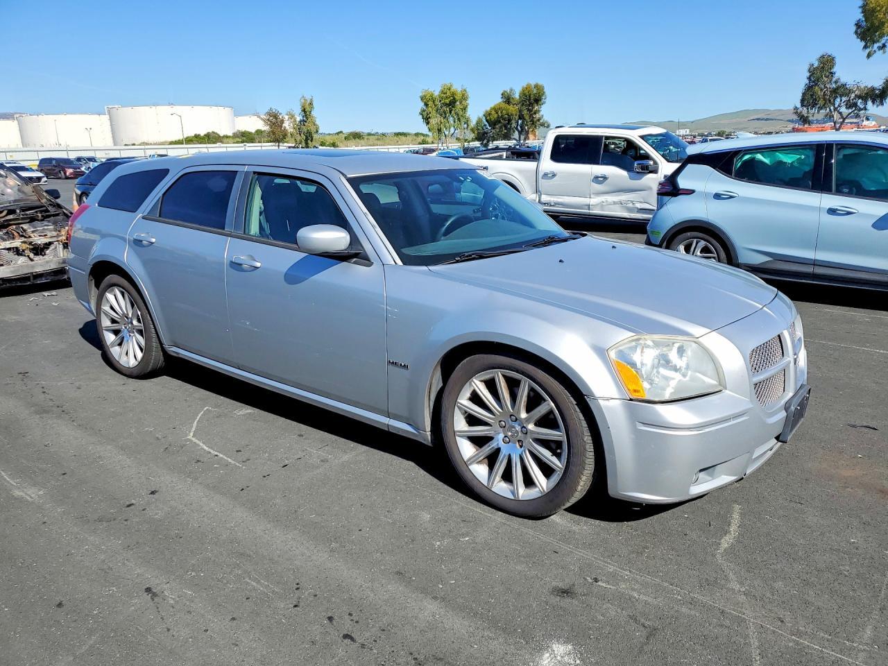 2006 Dodge Magnum R - Image 4