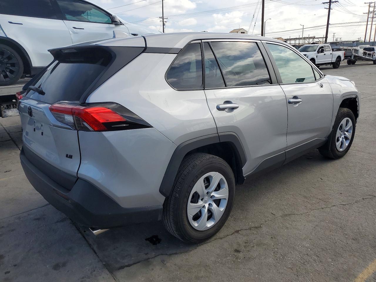 2024 Toyota Rav4 Le - Image 3